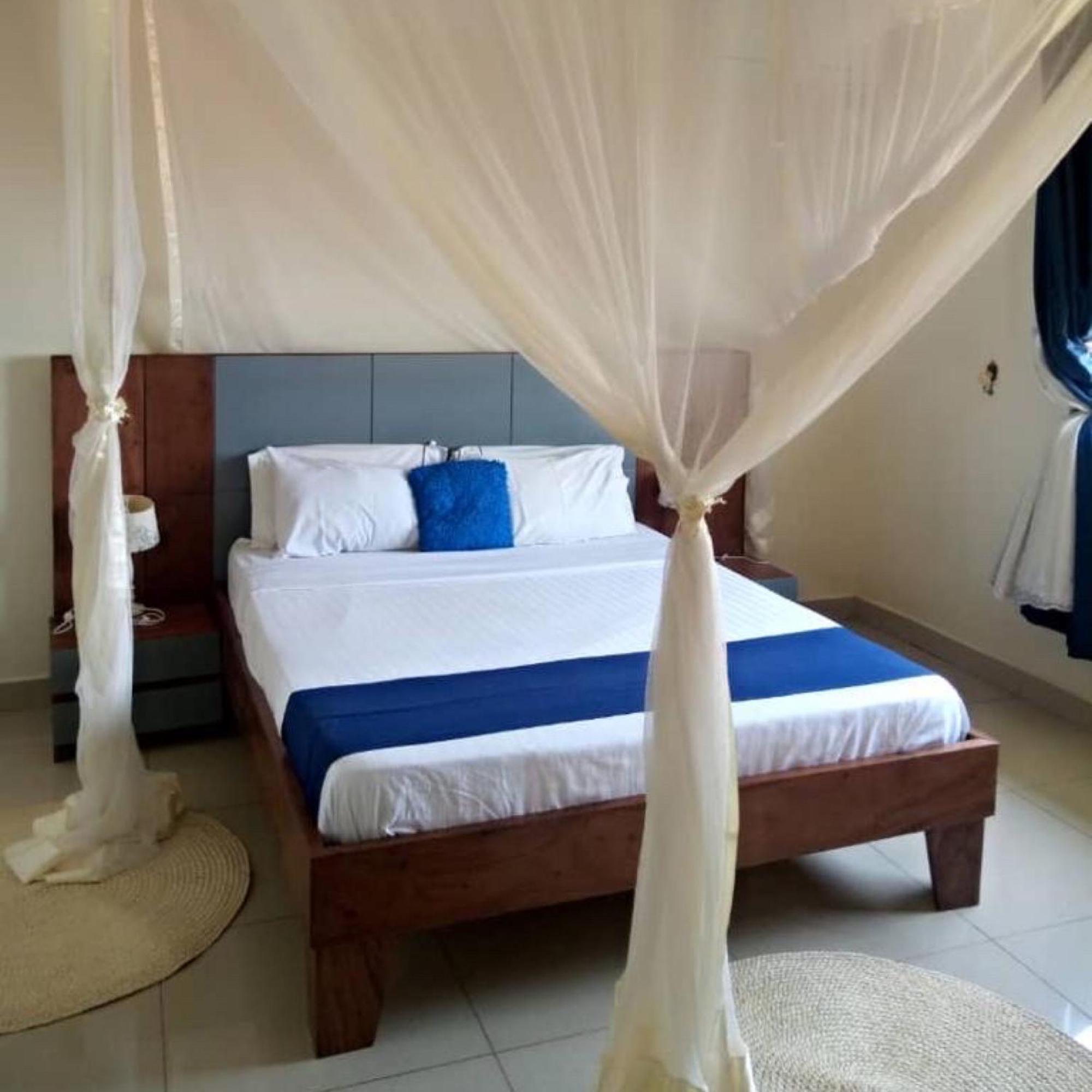The Abode Apartments Lake View & Breakfast Suite Near Beach Entebbe Kültér fotó