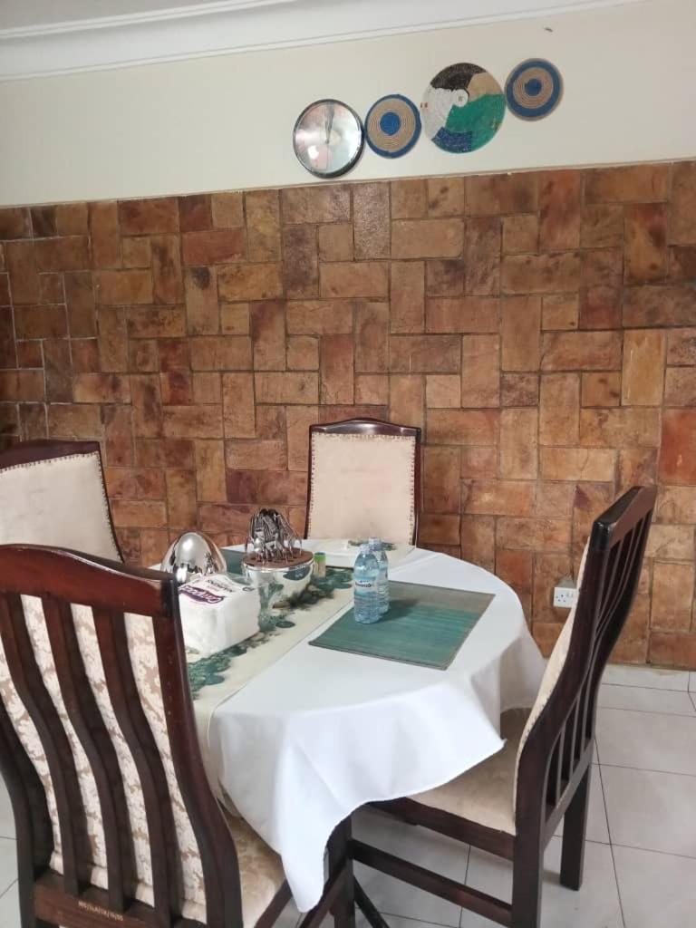 The Abode Apartments Lake View & Breakfast Suite Near Beach Entebbe Kültér fotó